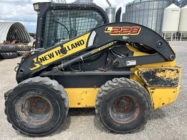 Image of New Holland L228 equipment image 2