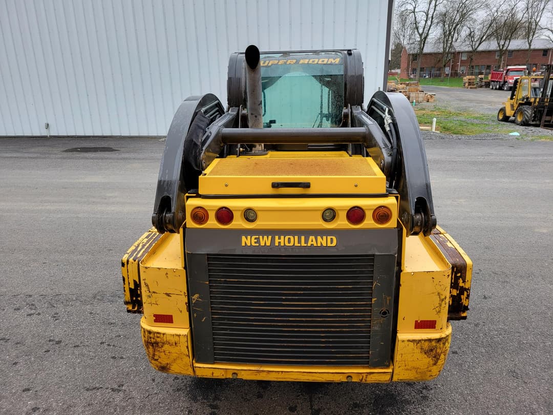 Image of New Holland L228 Image 0