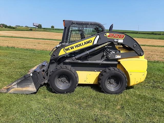 Image of New Holland L228 equipment image 1