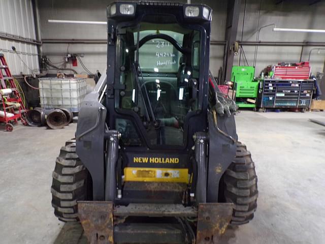 Image of New Holland L228 equipment image 2