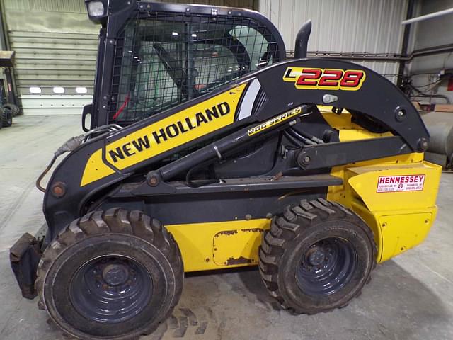 Image of New Holland L228 equipment image 3