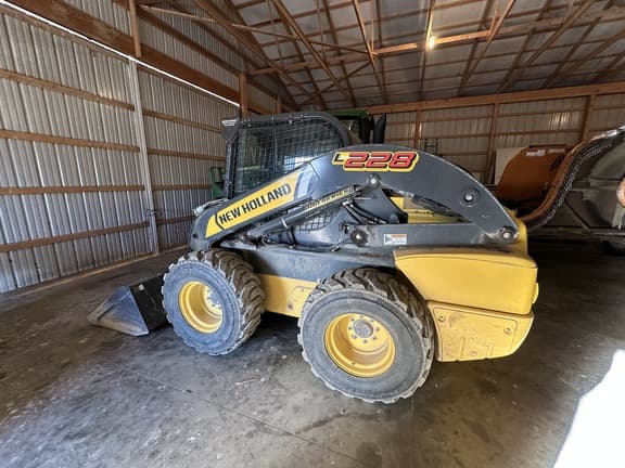 Image of New Holland L228 equipment image 2