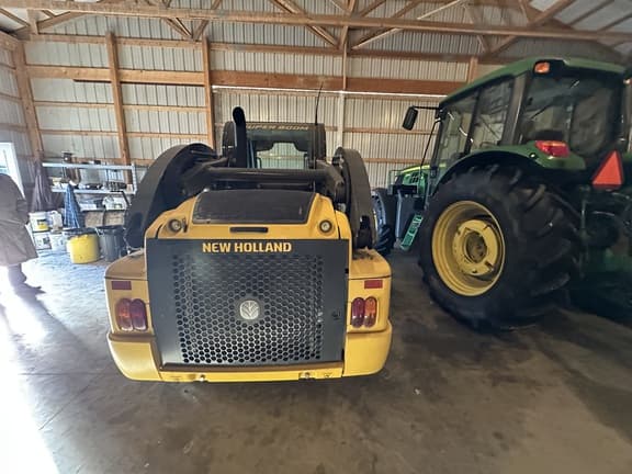 Image of New Holland L228 equipment image 4