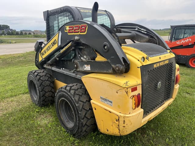 Image of New Holland L228 equipment image 4
