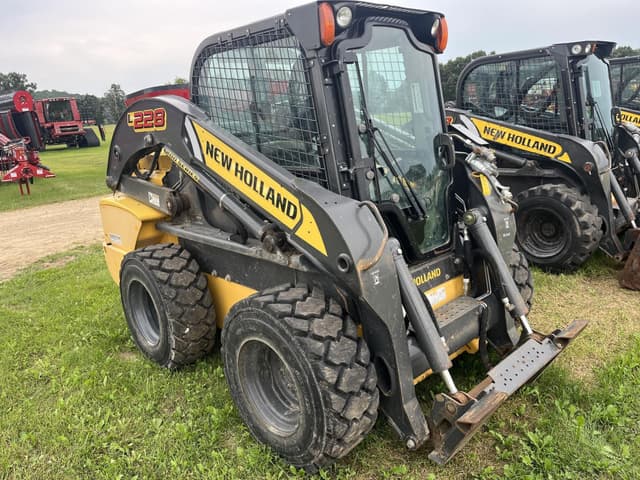 Image of New Holland L228 equipment image 2