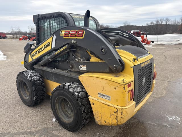 Image of New Holland L228 equipment image 3