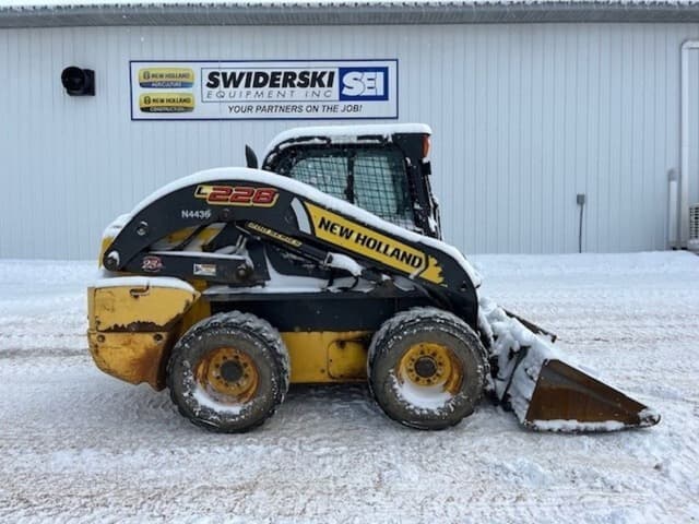 Image of New Holland L228 equipment image 1