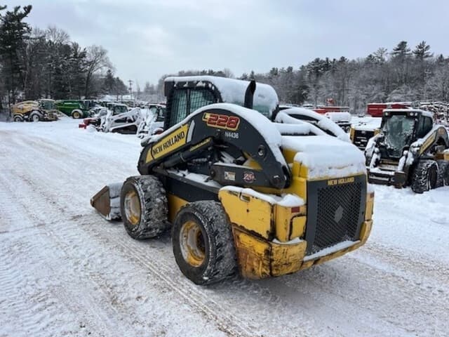 Image of New Holland L228 equipment image 4