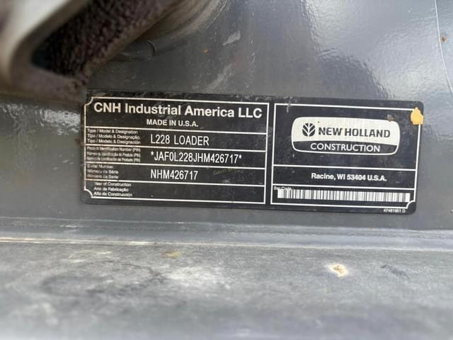 Image of New Holland L228 equipment image 4