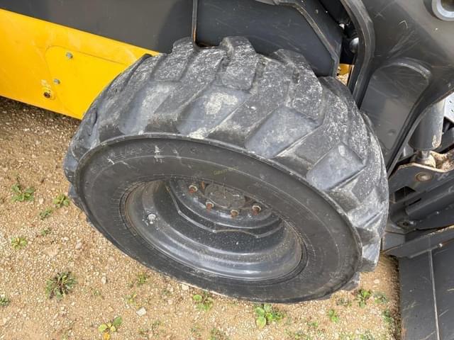 Image of New Holland L228 equipment image 3