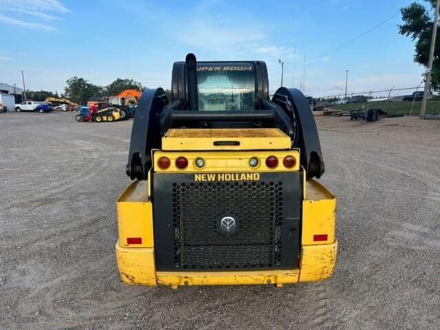 Image of New Holland L228 equipment image 4