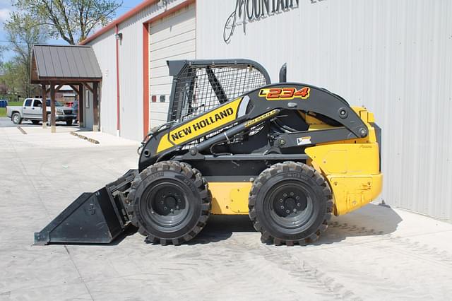 Image of New Holland L234 equipment image 1