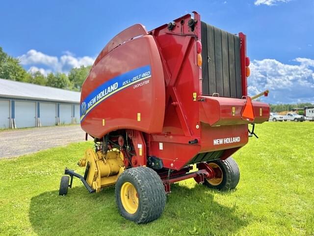 Image of New Holland RB460 CropCutter equipment image 4