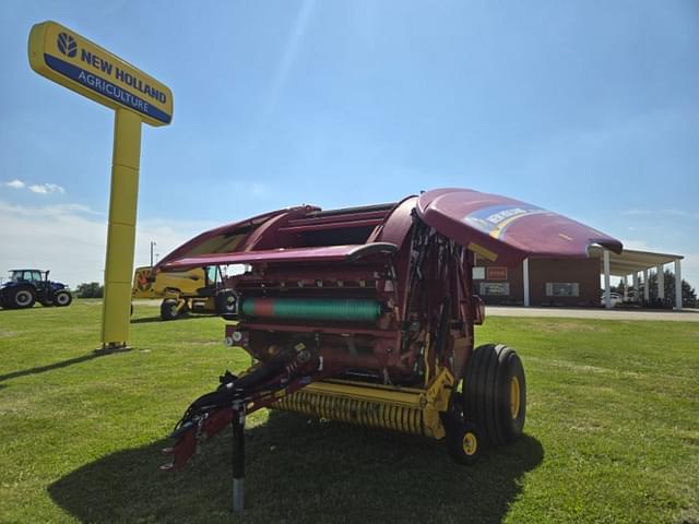 Image of New Holland RB560 equipment image 2