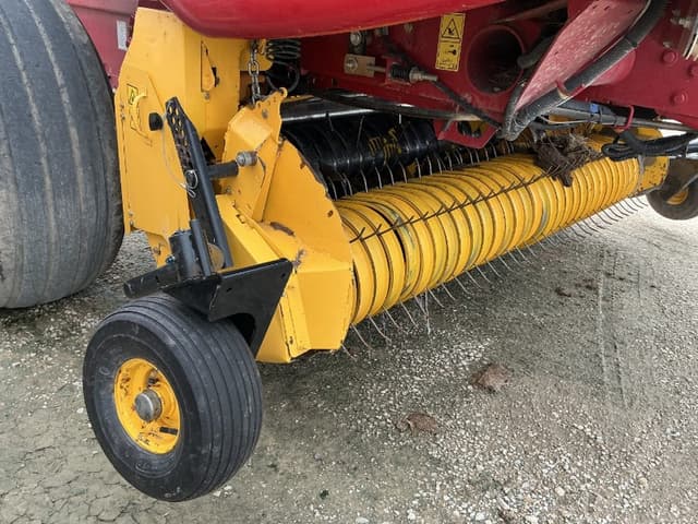 Image of New Holland RB560 equipment image 3