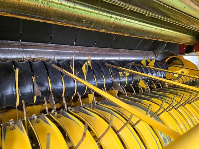 Image of New Holland RB560 Specialty Crop equipment image 4