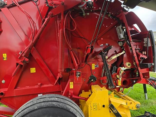 Image of New Holland RB560 Specialty Crop equipment image 2