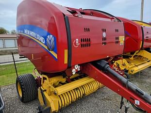 2017 New Holland RB450 Superfeed Equipment Image0