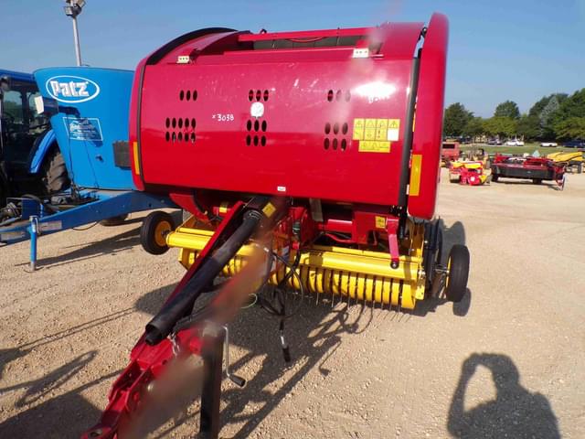 Image of New Holland RB450 equipment image 3
