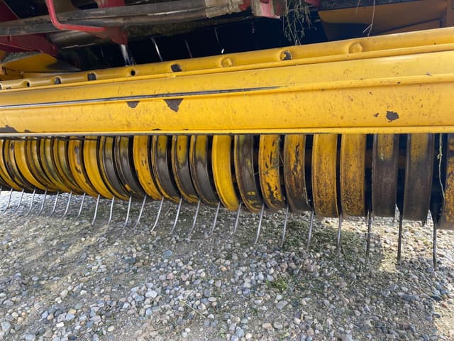 Image of New Holland RB450 equipment image 4