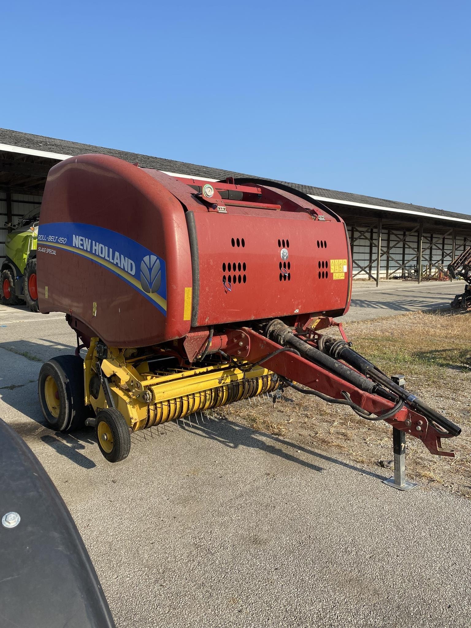2017 New Holland RB450 Equipment Image0