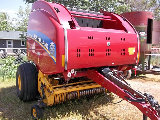 Image of New Holland RB560 Specialty Crop equipment image 3