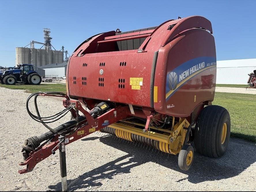 2017 New Holland RB560 Specialty Crop Equipment Image0
