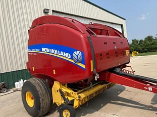 2017 New Holland RB560 Equipment Image0