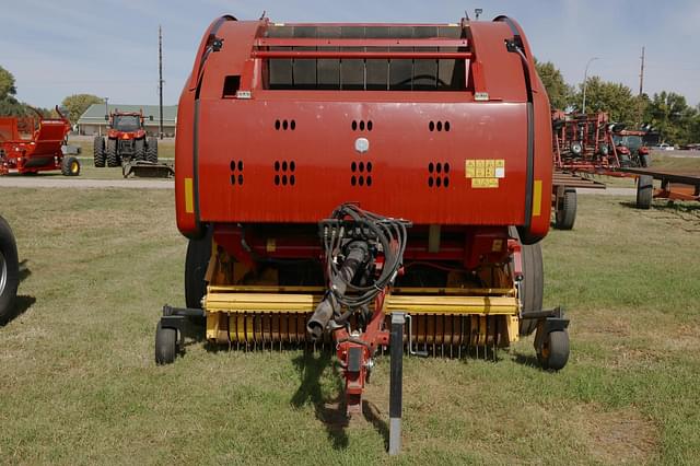 Image of New Holland RB550 equipment image 2