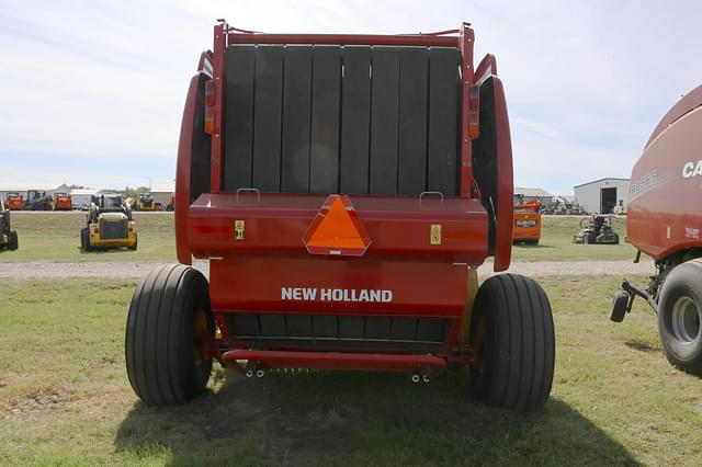 Image of New Holland RB560 Specialty Crop equipment image 4