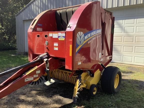2017 New Holland RB450U Equipment Image0