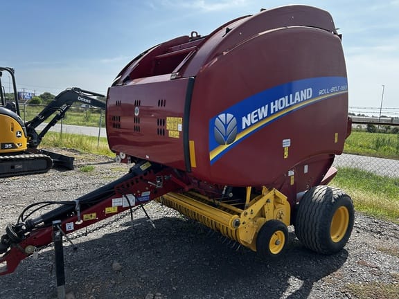 2017 New Holland RB460 Equipment Image0