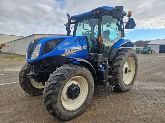 2017 New Holland T7.210 Equipment Image0
