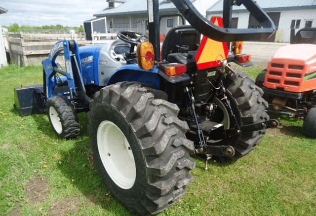 Image of New Holland Workmaster 35 equipment image 4