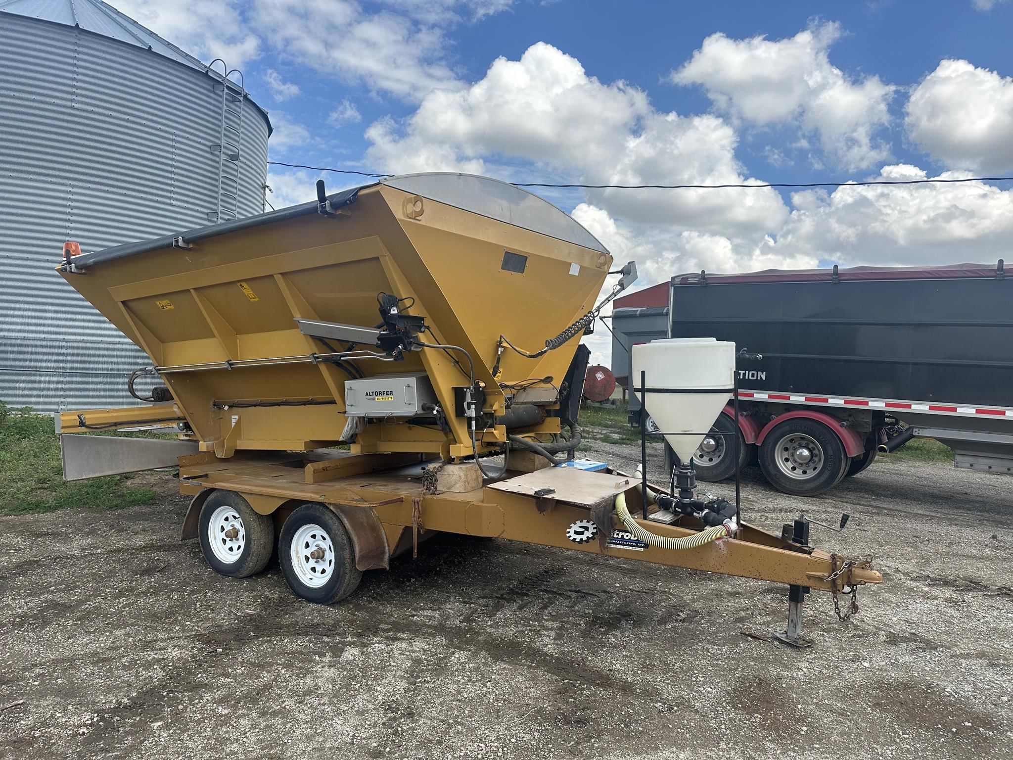 2017 New Leader NL4258 Equipment Image0