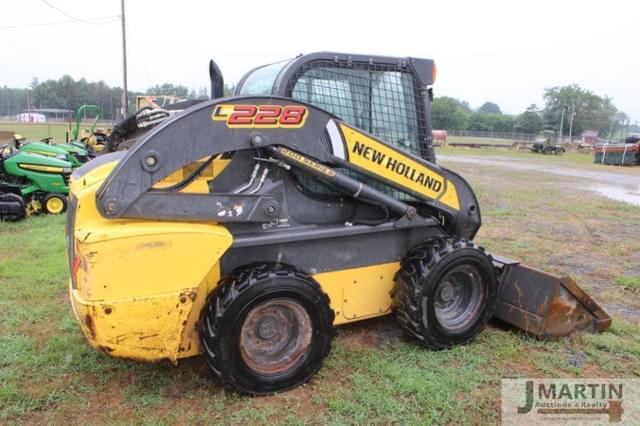 Image of New Holland L228 equipment image 2