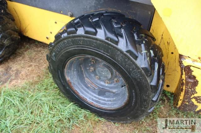 Image of New Holland L228 equipment image 4