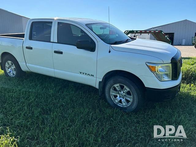 Image of Nissan Titan equipment image 4