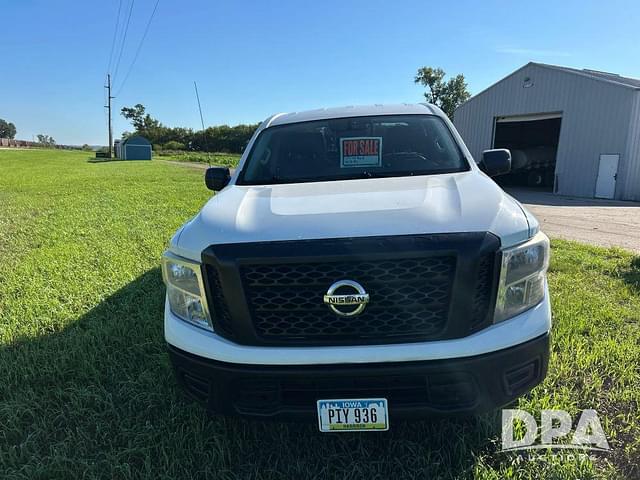 Image of Nissan Titan equipment image 2