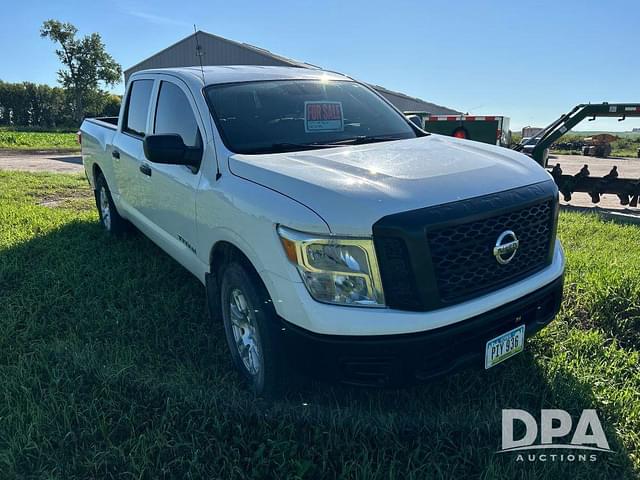 Image of Nissan Titan equipment image 3