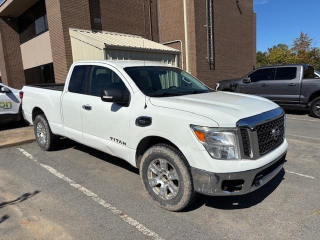Image of Nissan Titan equipment image 3