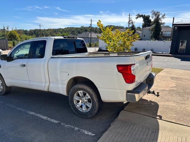 Image of Nissan Titan equipment image 2