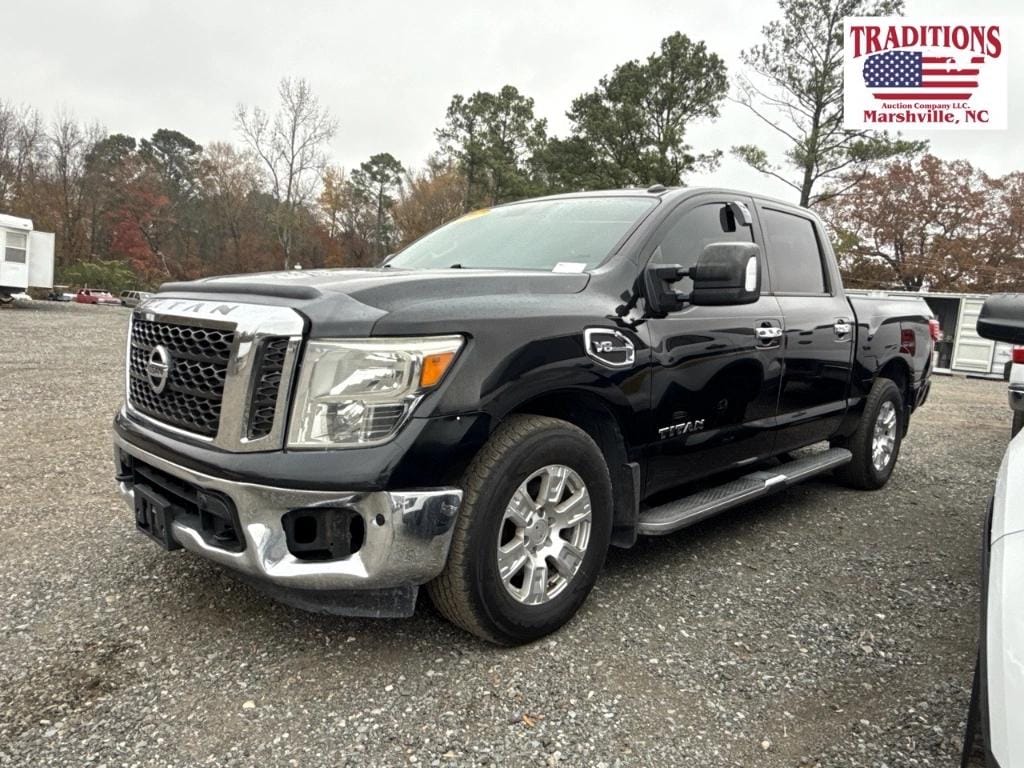 2017 Nissan Titan Equipment Image0