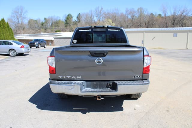 Image of Nissan Titan equipment image 3