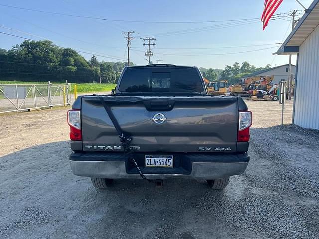Image of Nissan Titan equipment image 3