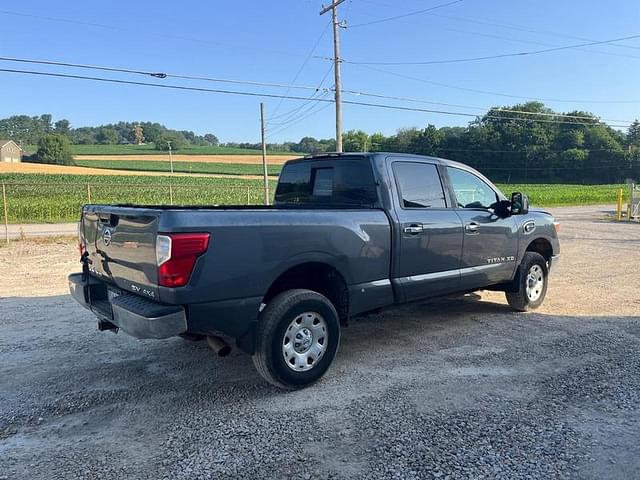 Image of Nissan Titan equipment image 4