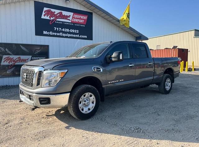 Image of Nissan Titan equipment image 1