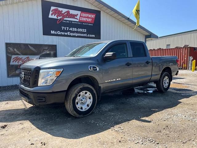 Image of Nissan Titan equipment image 1