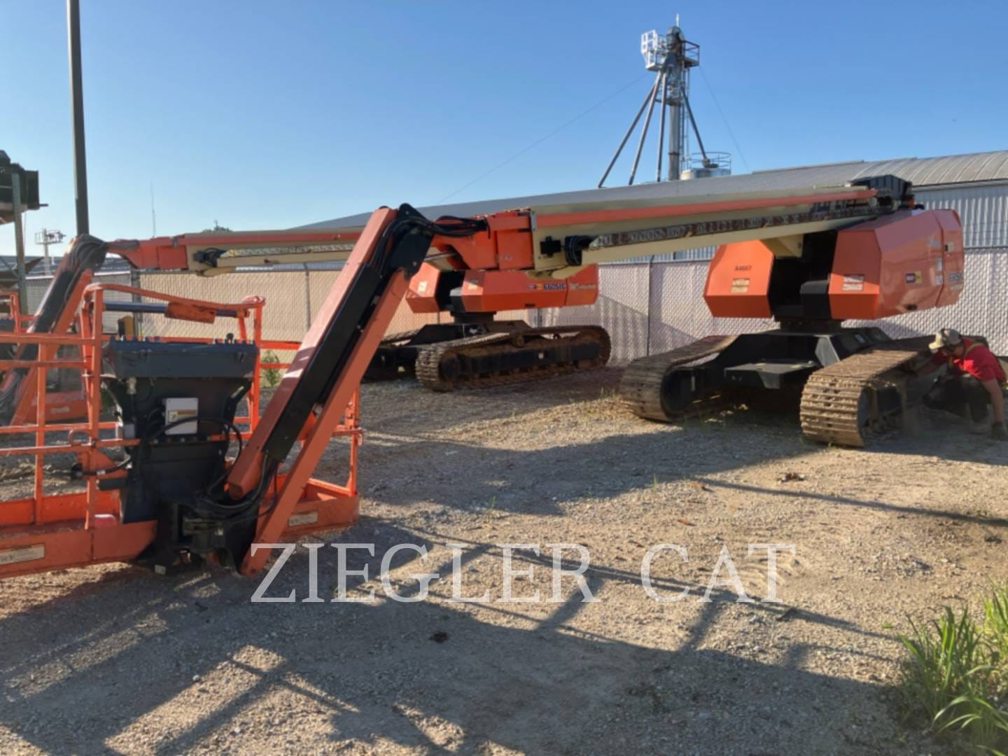 2017 JLG 660SJC Equipment Image0