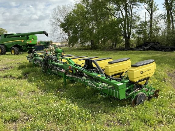 Main image John Deere/Orthman Planter